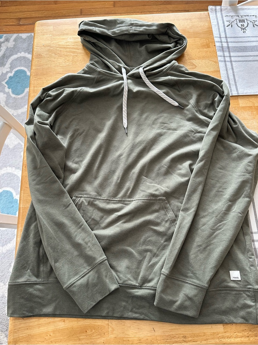 Vuori Women’s pullover hoodie large